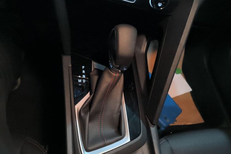 Used Chevrolet Orlando 2020 Light Hybrid Redline 530T Automatic Enjoyment Edition (5+2 Models) Gear Lever