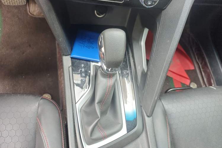 Used Chevrolet Orlando 2020 Light Hybrid Redline 530T Automatic Enjoyment Edition (5+2 Models) Gear Lever
