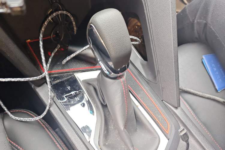 Used Chevrolet Orlando 2020 Light Hybrid Redline 530T Automatic Enjoyment Edition (5+2 Models) Gear Lever