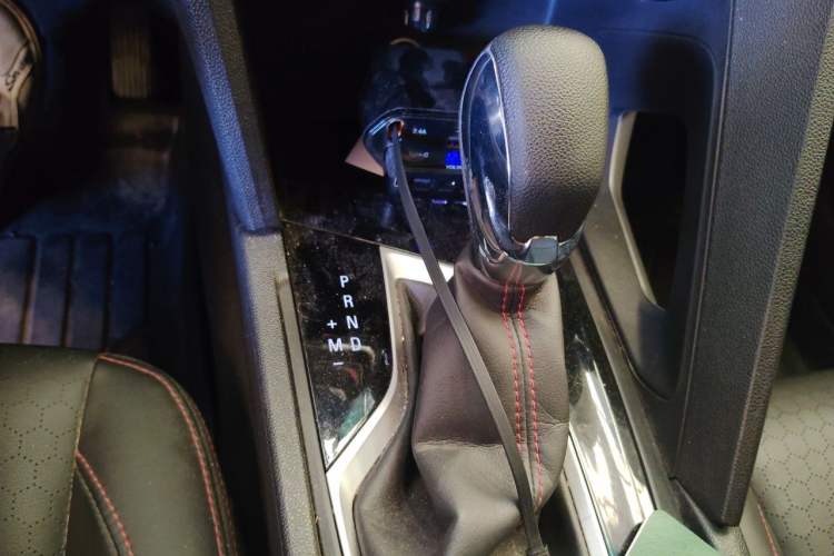 Used Chevrolet Orlando 2020 Light Hybrid Redline 530T Automatic Enjoyment Edition (5+2 Models) Gear Lever