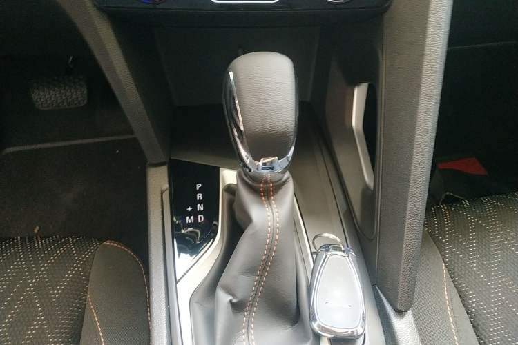 Used Chevrolet Orlando 2020 Mild Hybrid 530T Automatic Enjoyment Edition (5+2 Models) Gear Lever
