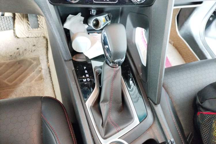 Used Chevrolet Orlando 2020 Light Hybrid Redline 530T Automatic Enjoyment Edition (5+2 Models) Gear Lever