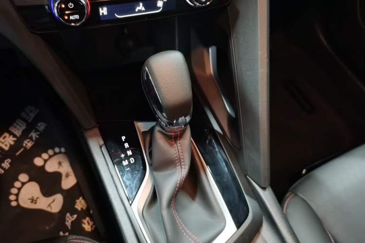 Used Chevrolet Orlando 2020 Light Hybrid Redline 530T Automatic Enjoyment Edition (5+2 Models) Gear Lever