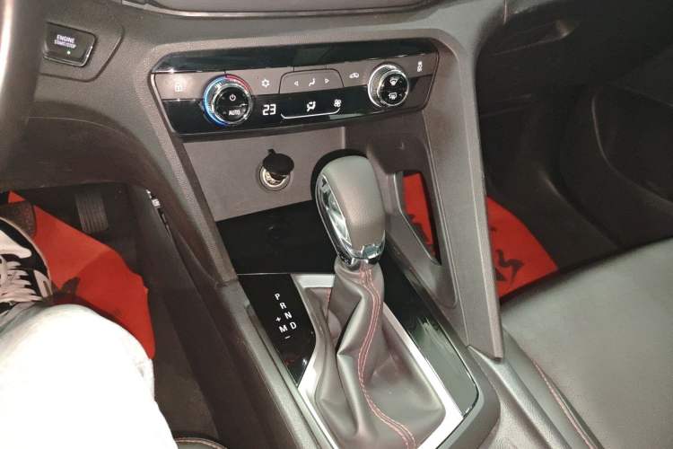 Used Chevrolet Orlando 2020 Light Hybrid Redline 530T Automatic Enjoyment Edition (5+2 Models) Gear Lever