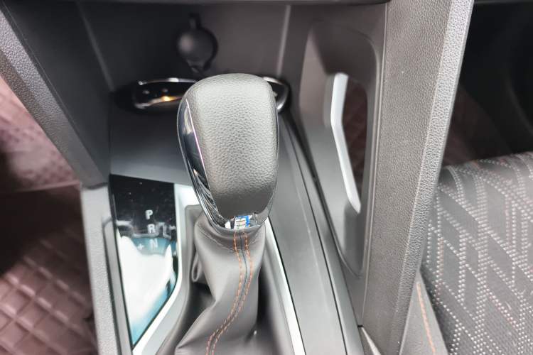 Used Chevrolet Orlando 2020 Mild Hybrid 530T Automatic Enjoyment Edition (5+2 Models) Gear Lever