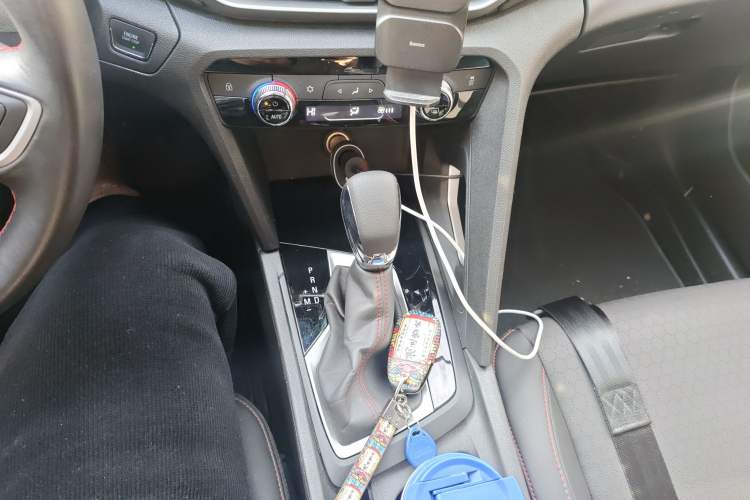 Used Chevrolet Orlando 2020 Light Hybrid Redline 530T Automatic Enjoyment Edition (5+2 Models) Gear Lever