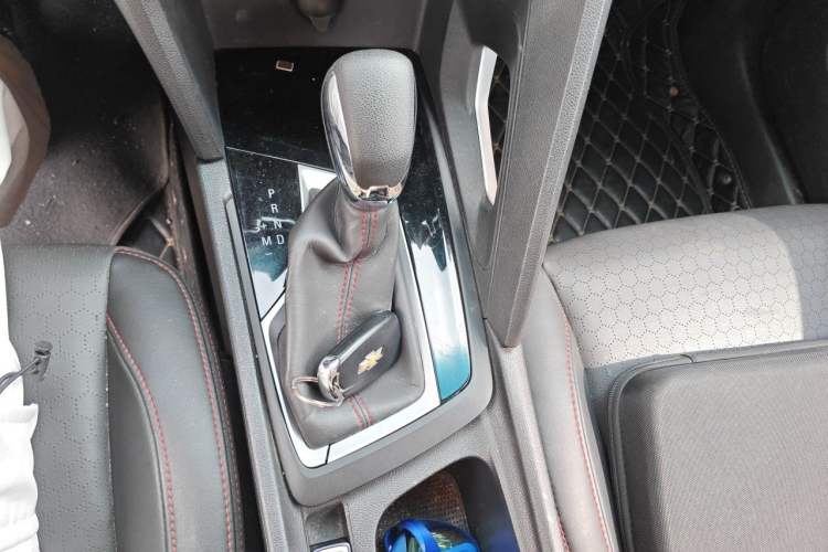 Used Chevrolet Orlando 2020 Light Hybrid Redline 530T Automatic Enjoyment Edition (5+2 Models) Gear Lever