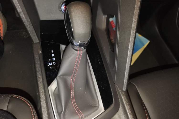 Used Chevrolet Orlando 2020 Light Hybrid Redline 530T Automatic Enjoyment Edition (5+2 Models) Gear Lever