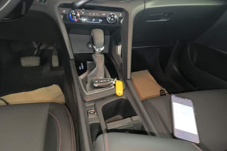 Used Chevrolet Orlando 2020 Light Hybrid Redline 530T Automatic Enjoyment Edition (5+2 Models) Gear Lever