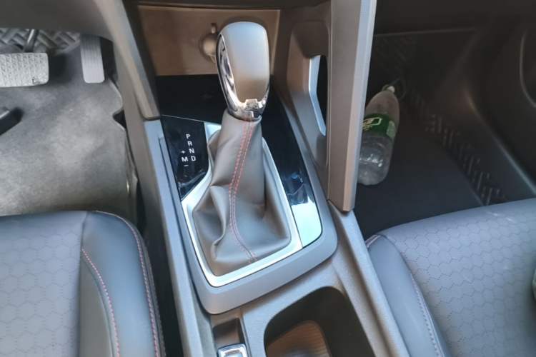 Used Chevrolet Orlando 2020 Light Hybrid Redline 530T Automatic Enjoyment Edition (5+2 Models) Gear Lever