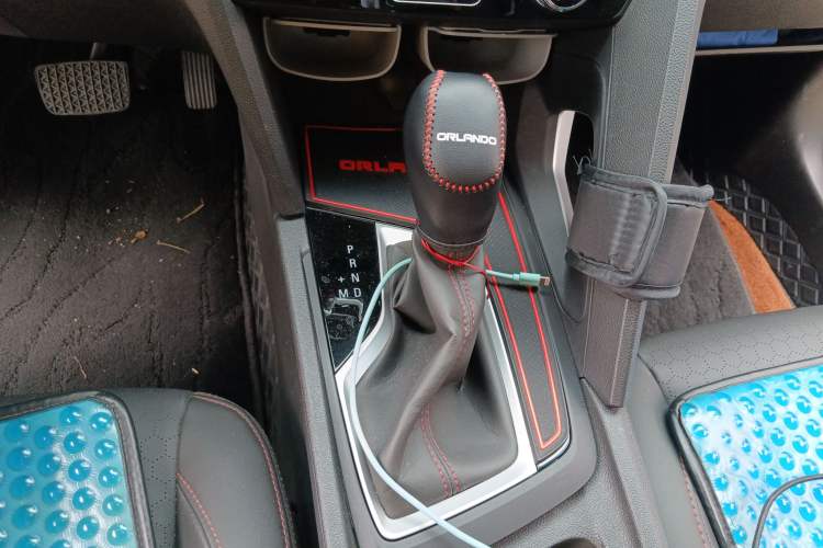 Used Chevrolet Orlando 2020 Light Hybrid Redline 530T Automatic Enjoyment Edition (5+2 Models) Gear Lever