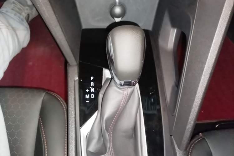 Used Chevrolet Orlando 2020 Light Hybrid Redline 530T Automatic Enjoyment Edition (5+2 Models) Gear Lever