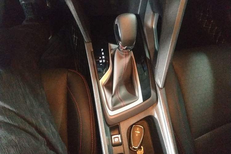 Used Chevrolet Orlando 2020 Light Hybrid Redline 530T Automatic Enjoyment Edition (5+2 Models) Gear Lever