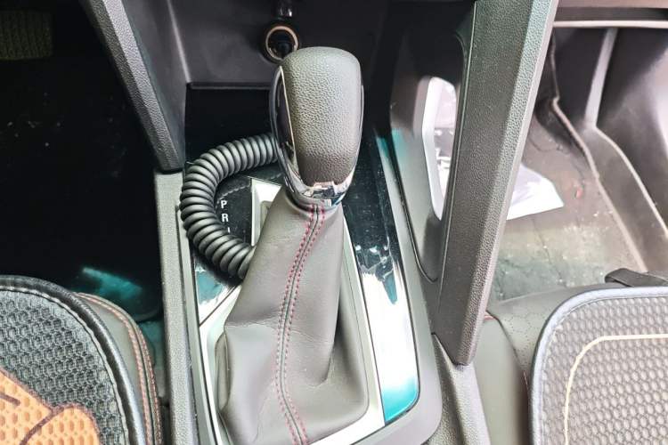 Used Chevrolet Orlando 2020 Light Hybrid Redline 530T Automatic Enjoyment Edition (5+2 Models) Gear Lever