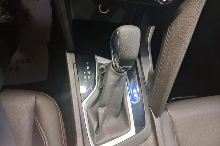Used Chevrolet Orlando 2020 Light Hybrid Redline 530T Automatic Enjoyment Edition (5+2 Models) Gear Lever