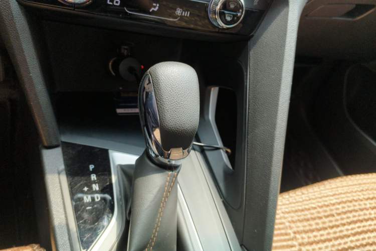 Used Chevrolet Orlando 2020 Mild Hybrid 530T Automatic Enjoyment Edition (5+2 Models) Gear Lever