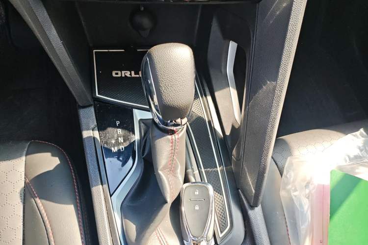 Used Chevrolet Orlando 2020 Light Hybrid Redline 530T Automatic Enjoyment Edition (5+2 Models) Gear Lever