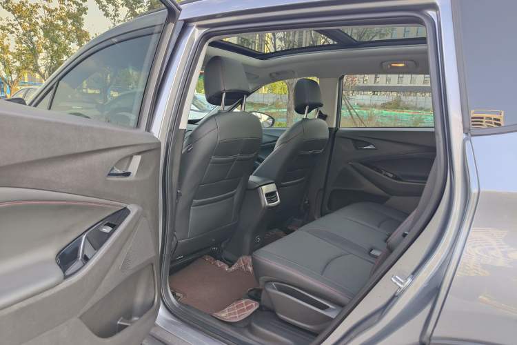 Used Chevrolet Orlando 2020 Light Hybrid Redline 530T Automatic Enjoyment Edition (5+2 Models) Interior 1
