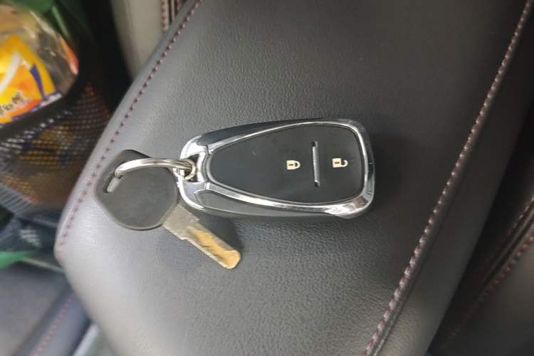 Used Chevrolet Orlando 2020 Light Hybrid Redline 530T Automatic Enjoyment Edition (5+2 Models) Interior 1