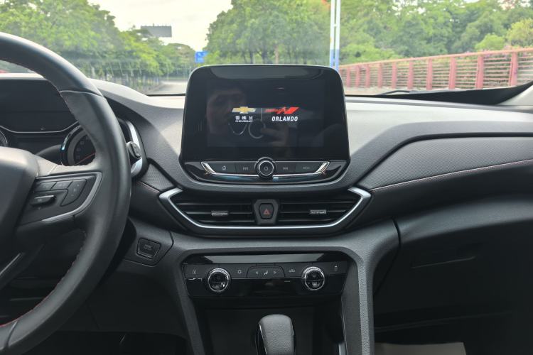 Used Chevrolet Orlando 2020 Light Hybrid Redline 530T Automatic Enjoyment Edition (5+2 Models) Interior 11