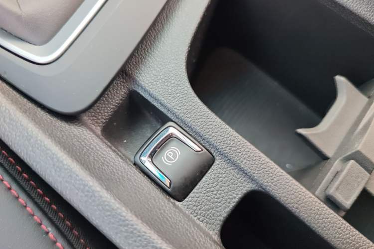 Used Chevrolet Orlando 2020 Light Hybrid Redline 530T Automatic Enjoyment Edition (5+2 Models) Interior 11