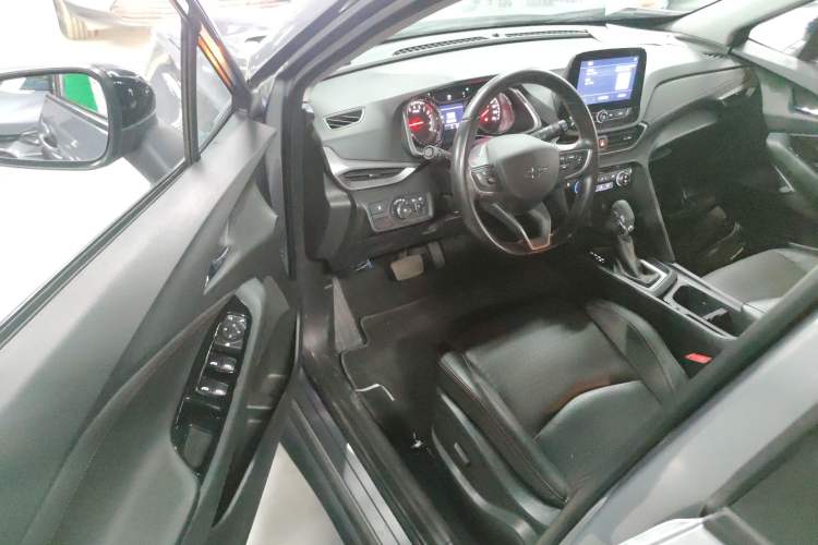 Used Chevrolet Orlando 2020 Light Hybrid Redline 530T Automatic Enjoyment Edition (5+2 Models) Interior 3