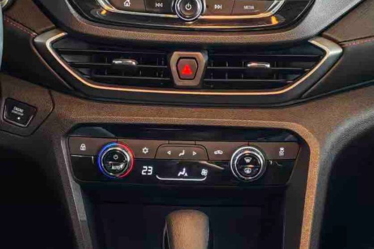 Used Chevrolet Orlando 2020 Light Hybrid Redline 530T Automatic Enjoyment Edition (5+2 Models) Interior 3