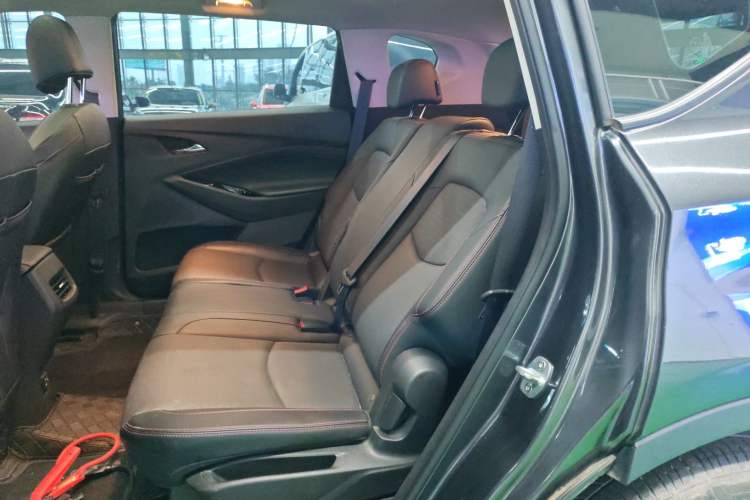 Used Chevrolet Orlando 2020 Light Hybrid Redline 530T Automatic Enjoyment Edition (5+2 Models) Interior 4