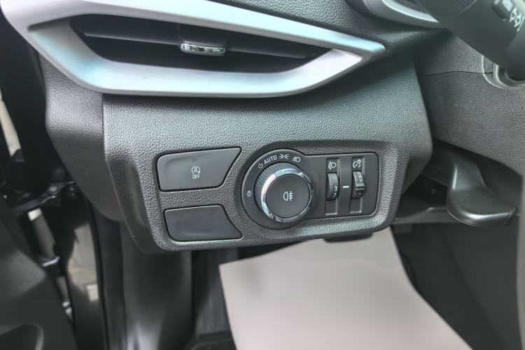 Used Chevrolet Orlando 2020 Light Hybrid Redline 530T Automatic Enjoyment Edition (5+2 Models) Interior 4