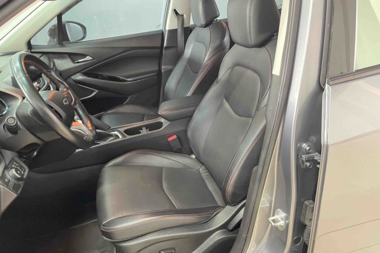 Used Chevrolet Orlando 2020 Light Hybrid Redline 530T Automatic Enjoyment Edition (5+2 Models) Interior 4