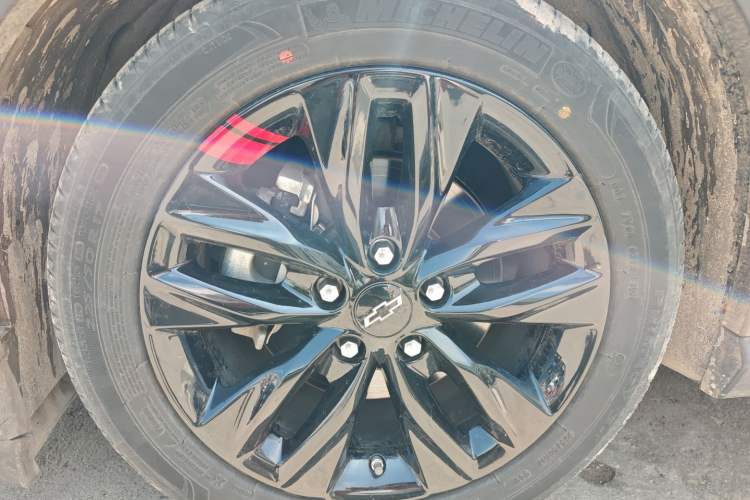 Used Chevrolet Orlando 2020 Light Hybrid Redline 530T Automatic Enjoyment Edition (5+2 Models) Interior 4