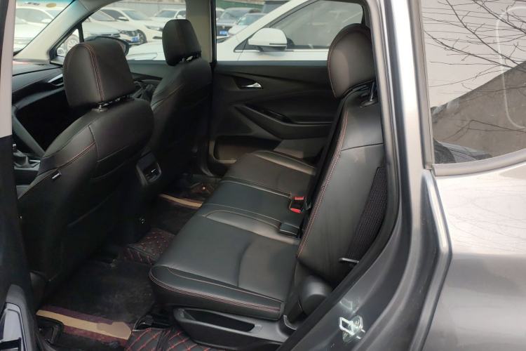 Used Chevrolet Orlando 2020 Light Hybrid Redline 530T Automatic Enjoyment Edition (5+2 Models) Interior 4