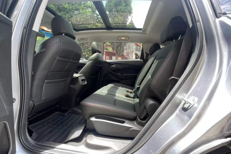Used Chevrolet Orlando 2020 Light Hybrid Redline 530T Automatic Enjoyment Edition (5+2 Models) Interior 4