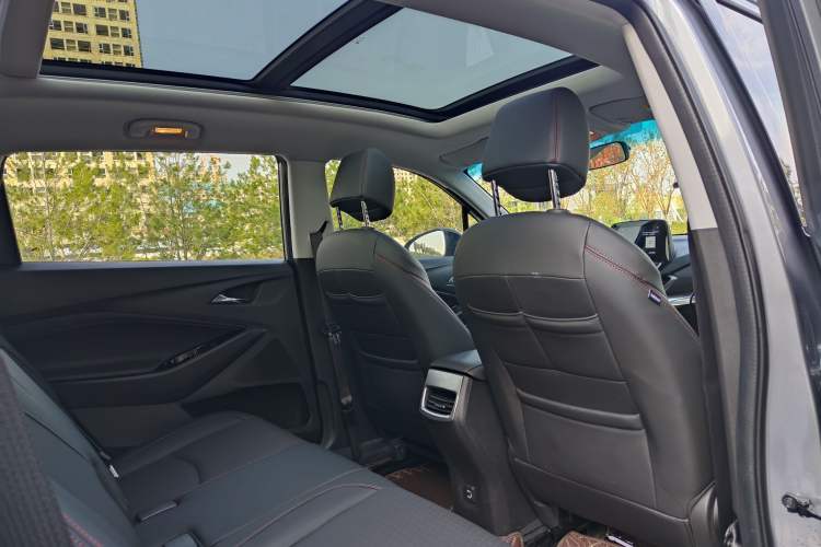 Used Chevrolet Orlando 2020 Light Hybrid Redline 530T Automatic Enjoyment Edition (5+2 Models) Interior 6