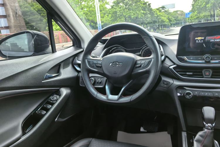 Used Chevrolet Orlando 2020 Light Hybrid Redline 530T Automatic Enjoyment Edition (5+2 Models) Interior 6