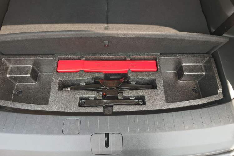 Used Chevrolet Orlando 2020 Light Hybrid Redline 530T Automatic Enjoyment Edition (5+2 Models) Interior 6