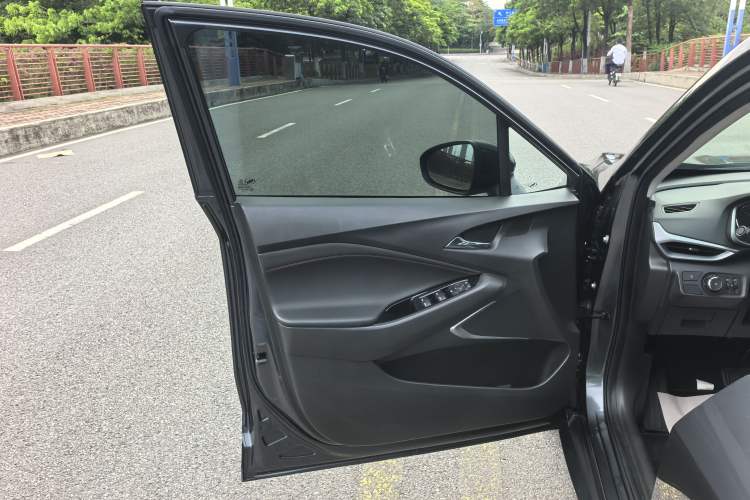 Used Chevrolet Orlando 2020 Light Hybrid Redline 530T Automatic Enjoyment Edition (5+2 Models) Interior 8