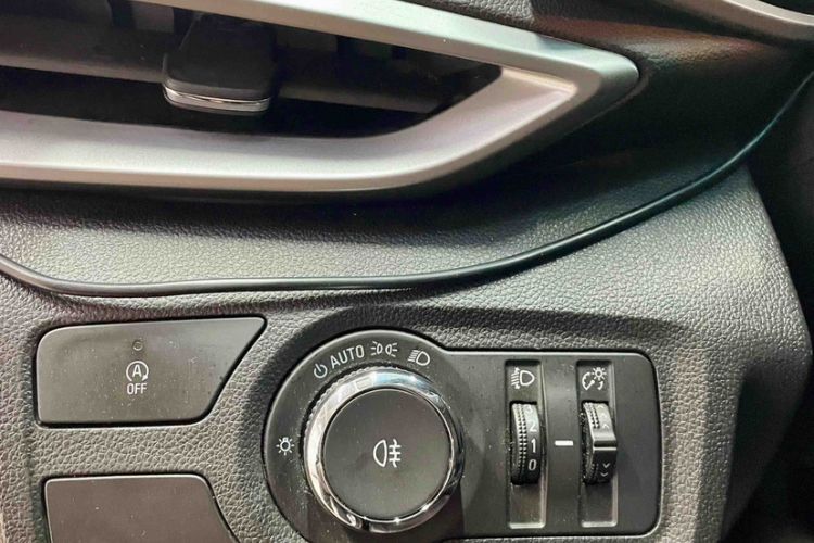 Used Chevrolet Orlando 2020 Light Hybrid Redline 530T Automatic Enjoyment Edition (5+2 Models) Interior 8