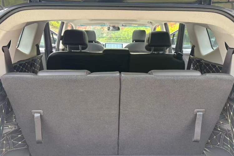Used Chevrolet Orlando 2020 Light Hybrid Redline 530T Automatic Enjoyment Edition (5+2 Models) Interior 8