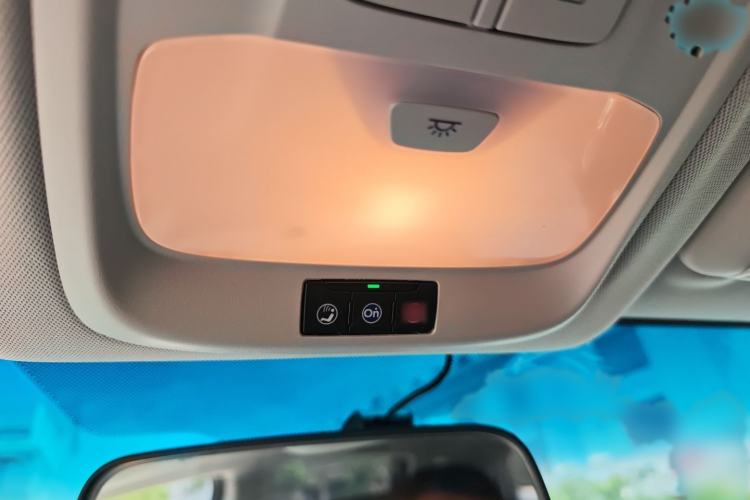 Used Chevrolet Orlando 2020 Light Hybrid Redline 530T Automatic Enjoyment Edition (5+2 Models) Interior 9