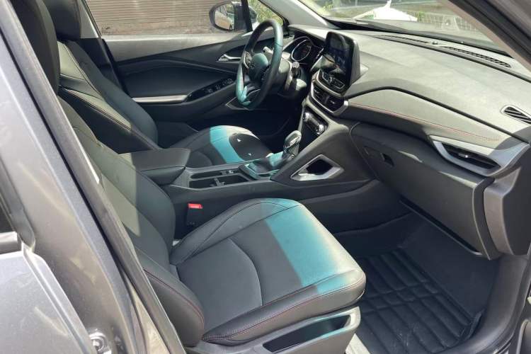 Used Chevrolet Orlando 2020 Light Hybrid Redline 530T Automatic Enjoyment Edition (5+2 Models) Interior 9