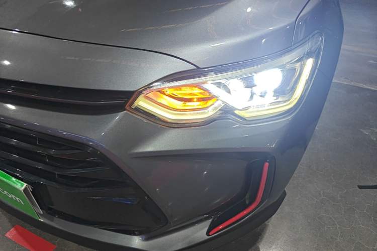Used Chevrolet Orlando 2020 Light Hybrid Redline 530T Automatic Enjoyment Edition (5+2 Models) Left Front Headlight