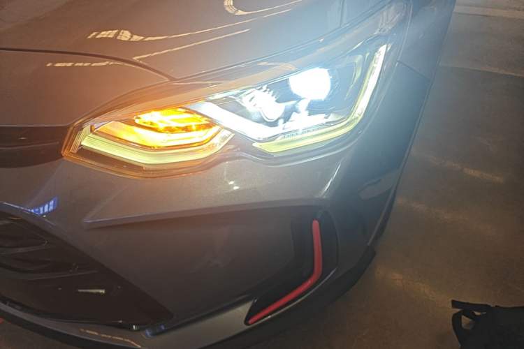 Used Chevrolet Orlando 2020 Light Hybrid Redline 530T Automatic Enjoyment Edition (5+2 Models) Left Front Headlight