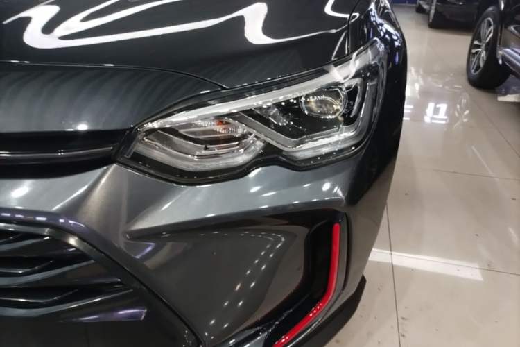 Used Chevrolet Orlando 2020 Light Hybrid Redline 530T Automatic Enjoyment Edition (5+2 Models) Left Front Headlight