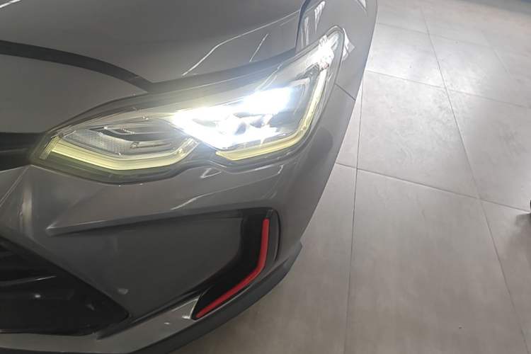 Used Chevrolet Orlando 2020 Light Hybrid Redline 530T Automatic Enjoyment Edition (5+2 Models) Left Front Headlight