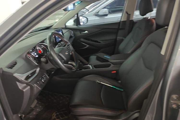 Used Chevrolet Orlando 2020 Light Hybrid Redline 530T Automatic Enjoyment Edition (5+2 Models) Left Front Seat