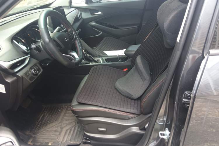 Used Chevrolet Orlando 2020 Light Hybrid Redline 530T Automatic Enjoyment Edition (5+2 Models) Left Front Seat