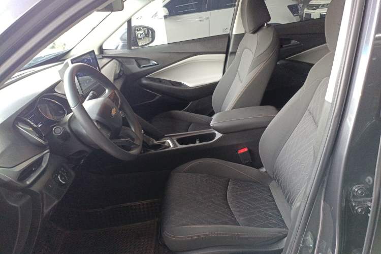 Used Chevrolet Orlando 2020 Mild Hybrid 530T Automatic Enjoyment Edition (5+2 Models) Left Front Seat