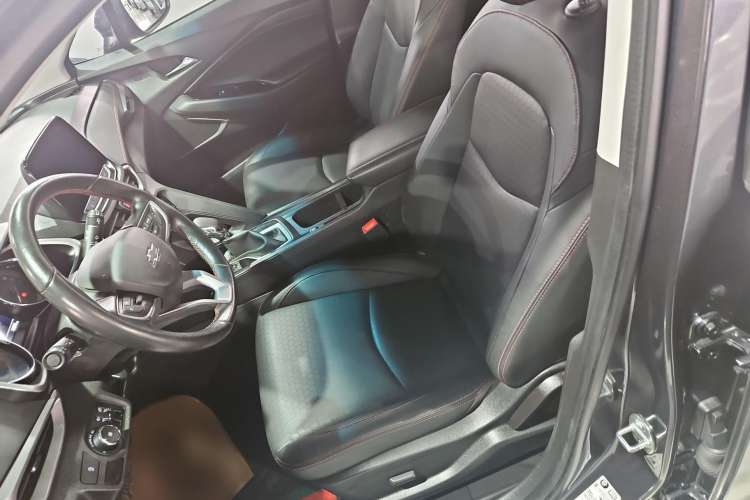 Used Chevrolet Orlando 2020 Light Hybrid Redline 530T Automatic Enjoyment Edition (5+2 Models) Left Front Seat