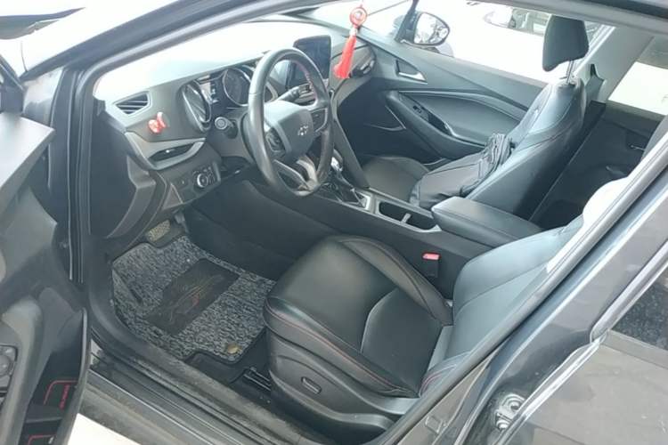 Used Chevrolet Orlando 2020 Light Hybrid Redline 530T Automatic Enjoyment Edition (5+2 Models) Left Front Seat